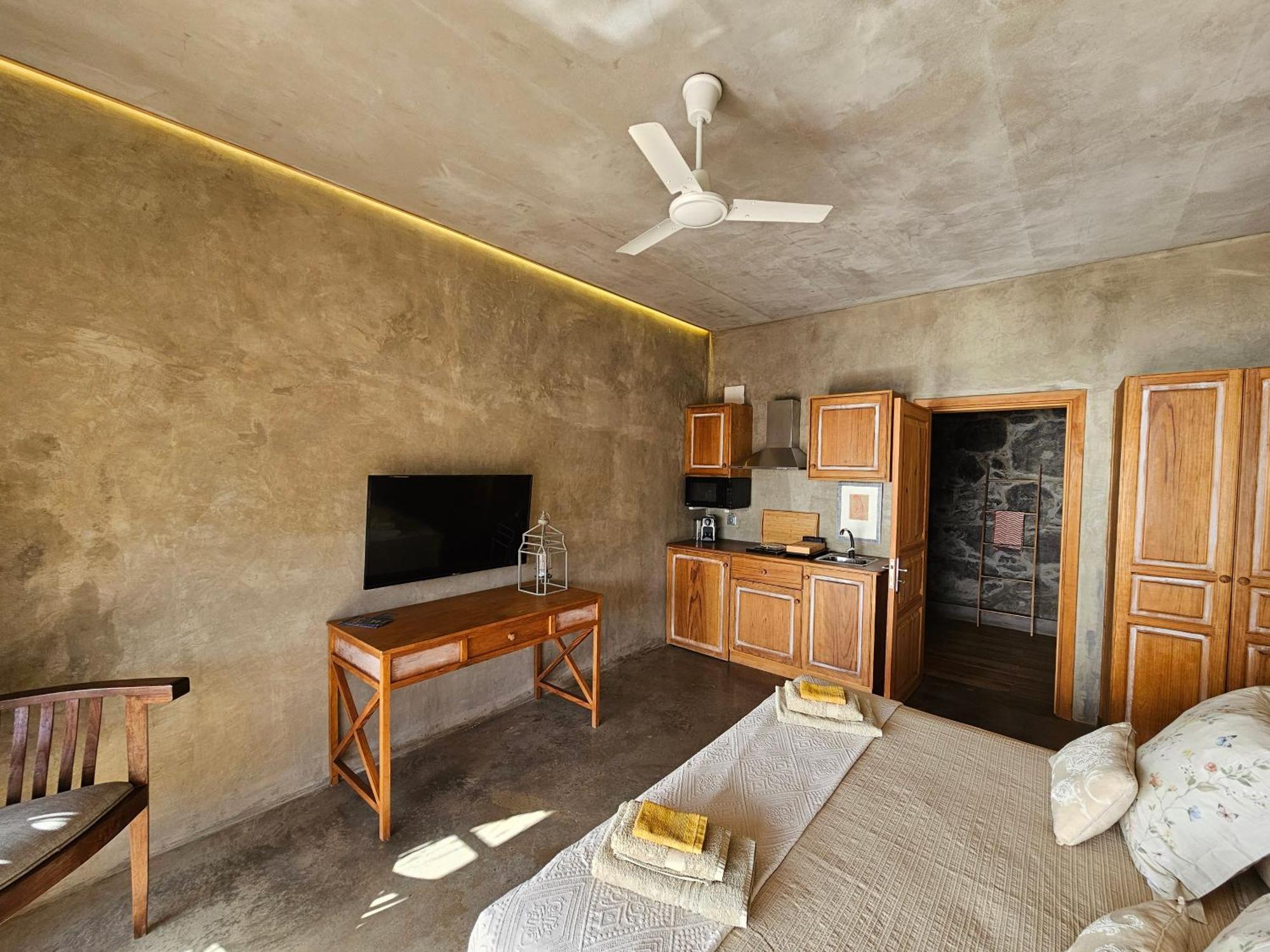 Les Terrasses Suites Calheta  Exterior photo